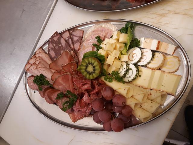 Käse- und Wurstplatte