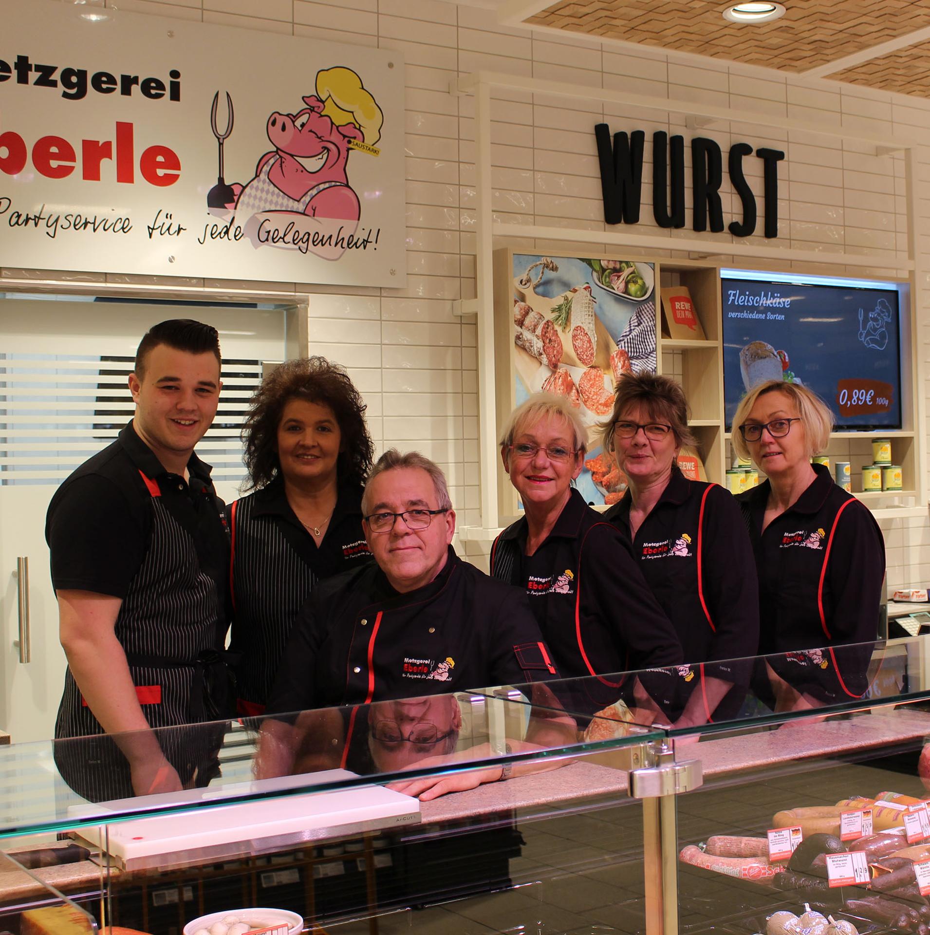 Das Team der Metzgerei Eberle hinter der Theke